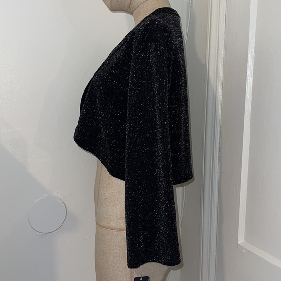 Lightweight Cropped Blazer - Picture 3 of 4